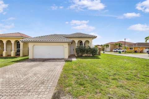 House in Miami, Florida 3 bedrooms, 140.38 sq.m. № 1888860 - photo 2