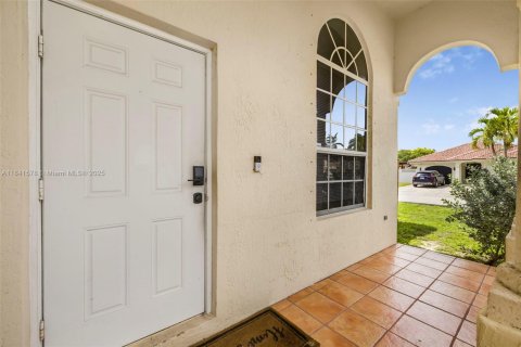 House in Miami, Florida 3 bedrooms, 140.38 sq.m. № 1888860 - photo 6