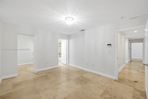 House in Miami, Florida 3 bedrooms, 140.38 sq.m. № 1888860 - photo 24