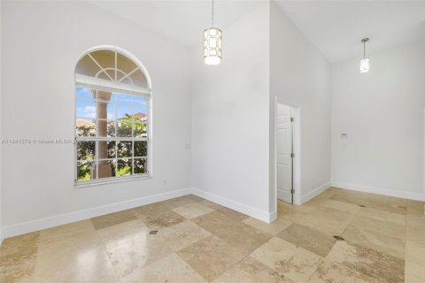House in Miami, Florida 3 bedrooms, 140.38 sq.m. № 1888860 - photo 8