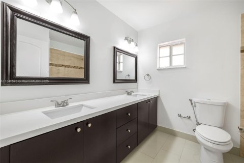 House in Miami, Florida 3 bedrooms, 140.38 sq.m. № 1888860 - photo 27