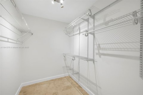 House in Miami, Florida 3 bedrooms, 140.38 sq.m. № 1888860 - photo 26