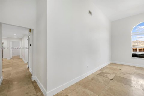 House in Miami, Florida 3 bedrooms, 140.38 sq.m. № 1888860 - photo 9