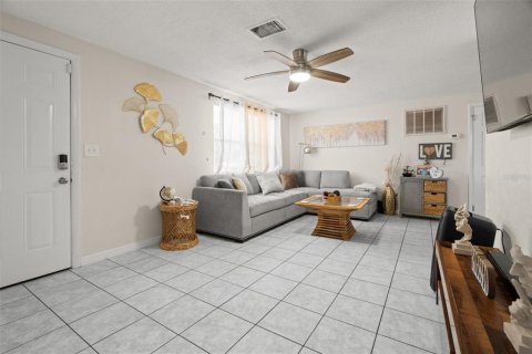 Casa en venta en Holiday, Florida, 3 dormitorios, 91.79 m2 № 1917142 - foto 4