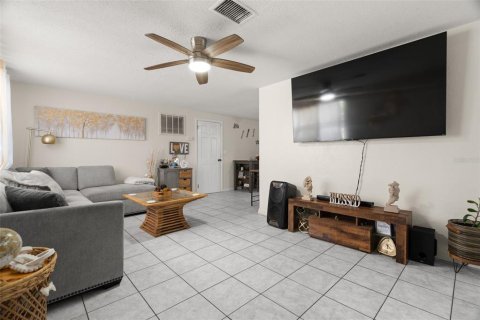 Casa en venta en Holiday, Florida, 3 dormitorios, 91.79 m2 № 1917142 - foto 2