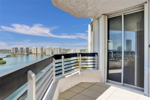 Copropriété à vendre à Aventura, Floride: 3 chambres, 157.38 m2 № 1877925 - photo 25