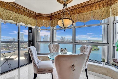 Copropriété à vendre à Aventura, Floride: 3 chambres, 157.38 m2 № 1877925 - photo 3