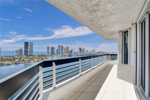 Copropriété à vendre à Aventura, Floride: 3 chambres, 157.38 m2 № 1877925 - photo 2