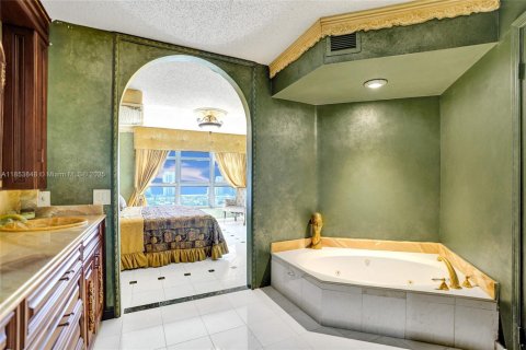 Copropriété à vendre à Aventura, Floride: 3 chambres, 157.38 m2 № 1877925 - photo 4