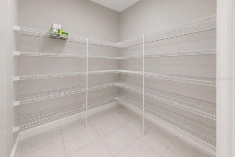 Купить виллу или дом в Ривервью, Флорида 9 комнат, 302.86м2, № 2195628 - фото 29