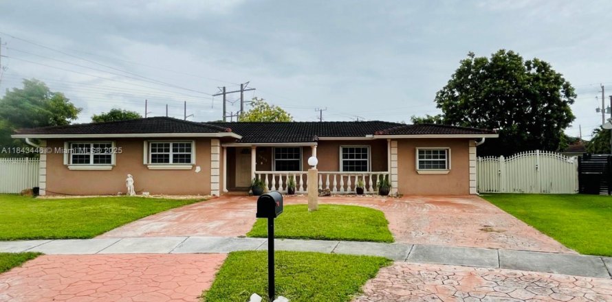House in Miami, Florida 6 bedrooms, 280.75 sq.m. № 1836453