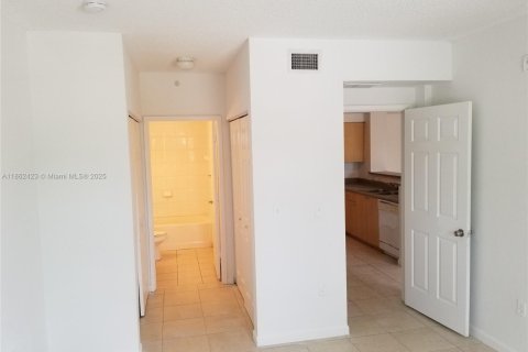 Condominio en alquiler en Tamarac, Florida, 2 dormitorios, 91.14 m2 № 1890080 - foto 6