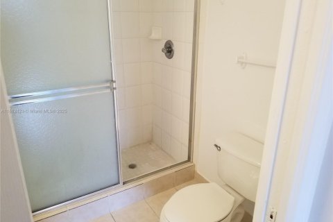 Condominio en alquiler en Tamarac, Florida, 2 dormitorios, 91.14 m2 № 1890080 - foto 11