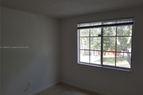 Condominio en alquiler en Tamarac, Florida, 2 dormitorios, 91.14 m2 № 1890080 - foto 8