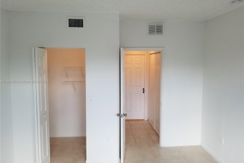 Condominio en alquiler en Tamarac, Florida, 2 dormitorios, 91.14 m2 № 1890080 - foto 13