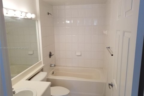 Condominio en alquiler en Tamarac, Florida, 2 dormitorios, 91.14 m2 № 1890080 - foto 7