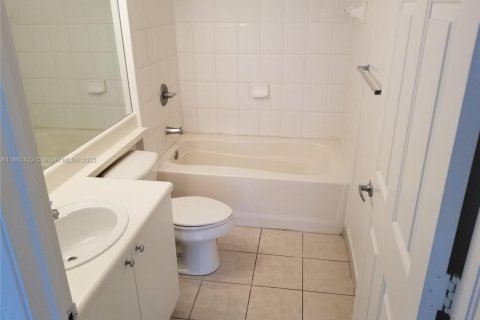 Condominio en alquiler en Tamarac, Florida, 2 dormitorios, 91.14 m2 № 1890080 - foto 14