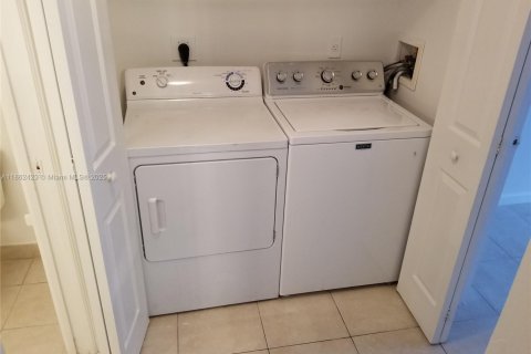 Condominio en alquiler en Tamarac, Florida, 2 dormitorios, 91.14 m2 № 1890080 - foto 23