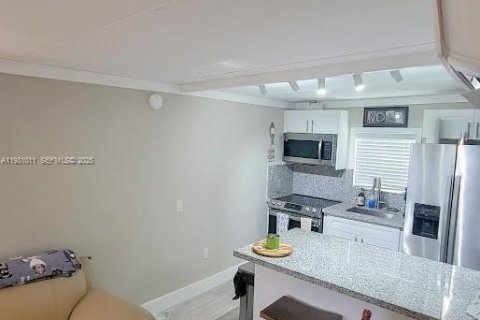 Villa ou maison à vendre à Lake Port, Floride: 1 chambre № 1989753 - photo 19