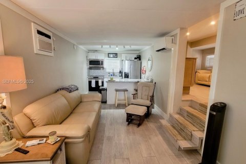 Villa ou maison à vendre à Lake Port, Floride: 1 chambre № 1989753 - photo 16