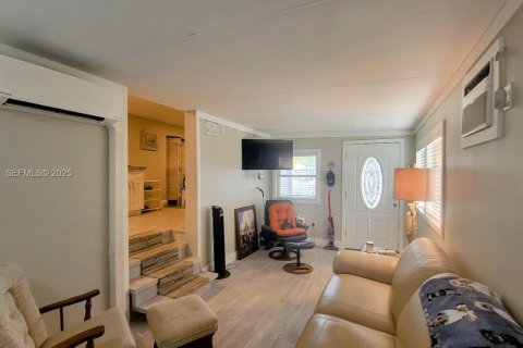 Villa ou maison à vendre à Lake Port, Floride: 1 chambre № 1989753 - photo 13