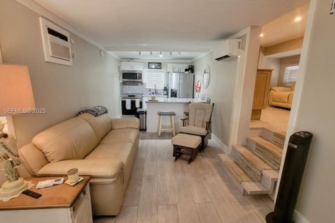 Villa ou maison à vendre à Lake Port, Floride: 1 chambre № 1989753 - photo 17