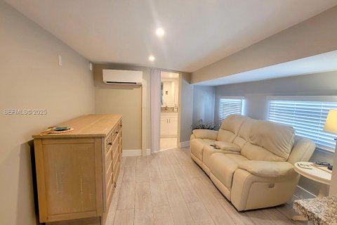 Villa ou maison à vendre à Lake Port, Floride: 1 chambre № 1989753 - photo 5