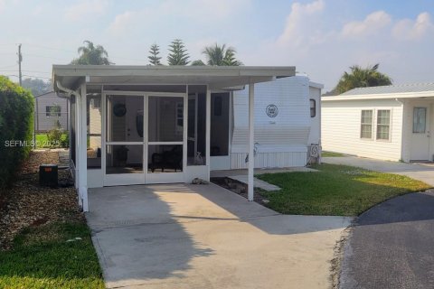 Villa ou maison à vendre à Lake Port, Floride: 1 chambre № 1989753 - photo 1