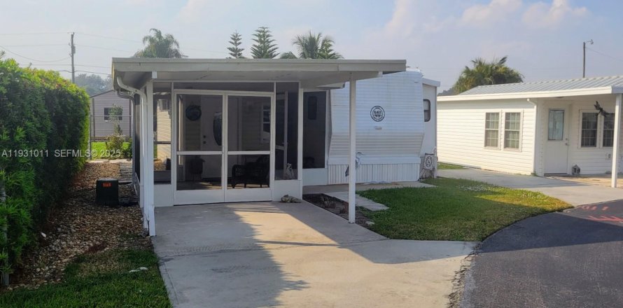 Villa ou maison à Lake Port, Floride 1 chambre № 1989753