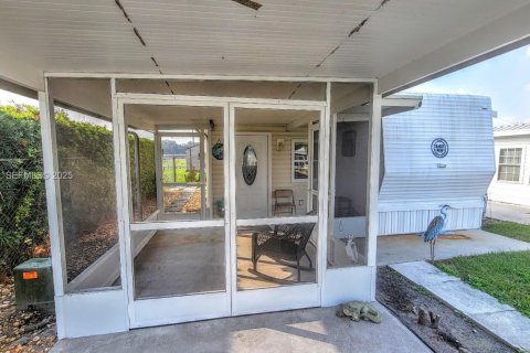 Villa ou maison à vendre à Lake Port, Floride: 1 chambre № 1989753 - photo 2