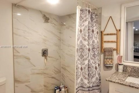 Villa ou maison à vendre à Lake Port, Floride: 1 chambre № 1989753 - photo 6