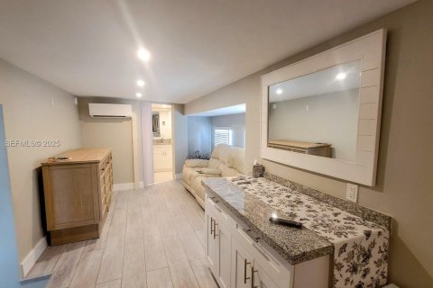 Villa ou maison à vendre à Lake Port, Floride: 1 chambre № 1989753 - photo 3