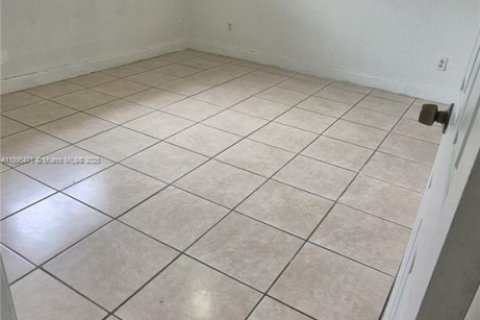 Touwnhouse à louer à Homestead, Floride: 2 chambres, 92.72 m2 № 1947655 - photo 7