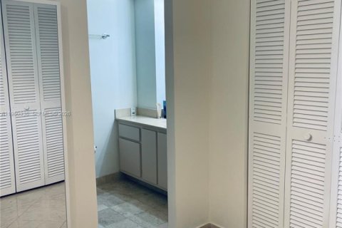 Copropriété à louer à Miami, Floride: 1 chambre, 144.09 m2 № 2079932 - photo 15