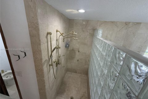 Купить виллу или дом в Майами, Флорида 5 спален, 422.61м2, № 1892556 - фото 18