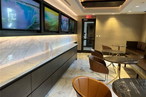 Condo in Coral Gables, Florida, 1 bedroom  № 1983613 - photo 3