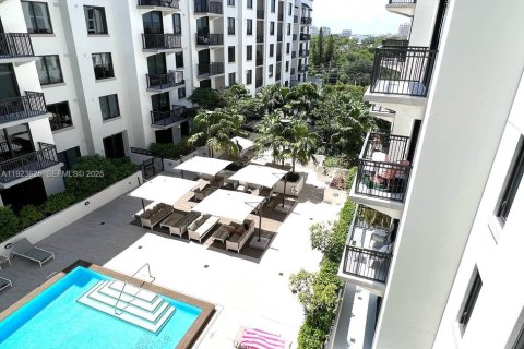 Condo in Coral Gables, Florida, 1 bedroom  № 1983613 - photo 2