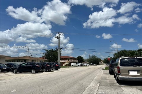 Immobilier commercial à vendre à Hialeah, Floride № 2059815 - photo 6