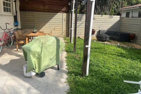 Villa ou maison à louer à Biscayne Park, Floride: 2 chambres, 141.12 m2 № 2063140 - photo 14