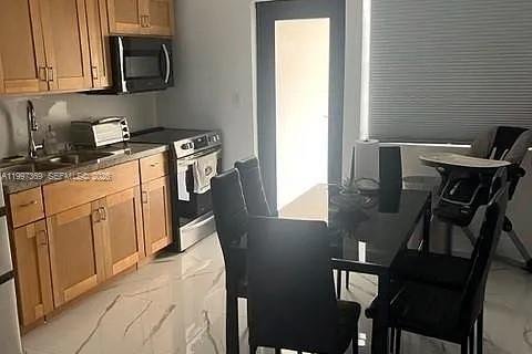 Villa ou maison à louer à Biscayne Park, Floride: 2 chambres, 141.12 m2 № 2063140 - photo 4