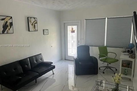 Villa ou maison à louer à Biscayne Park, Floride: 2 chambres, 141.12 m2 № 2063140 - photo 8