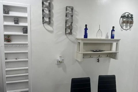 Villa ou maison à louer à Biscayne Park, Floride: 2 chambres, 141.12 m2 № 2063140 - photo 10