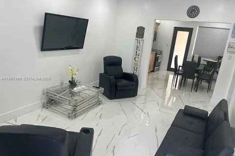 Villa ou maison à louer à Biscayne Park, Floride: 2 chambres, 141.12 m2 № 2063140 - photo 2