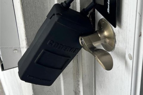 Villa ou maison à louer à Biscayne Park, Floride: 2 chambres, 141.12 m2 № 2063140 - photo 15