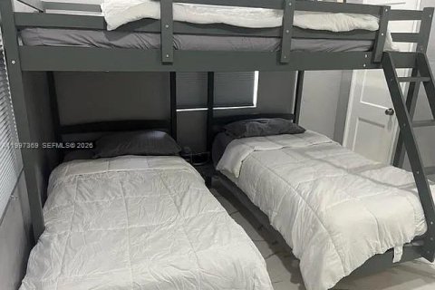 Villa ou maison à louer à Biscayne Park, Floride: 2 chambres, 141.12 m2 № 2063140 - photo 9