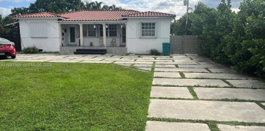 Villa ou maison à Biscayne Park, Floride 2 chambres, 141.12 m2 № 2063140