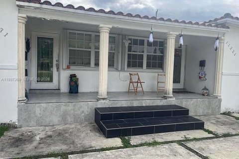 Villa ou maison à louer à Biscayne Park, Floride: 2 chambres, 141.12 m2 № 2063140 - photo 3