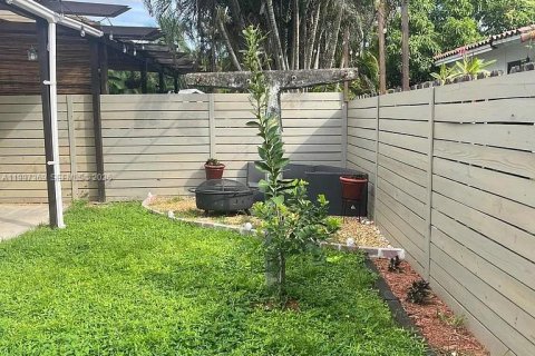 Villa ou maison à louer à Biscayne Park, Floride: 2 chambres, 141.12 m2 № 2063140 - photo 13