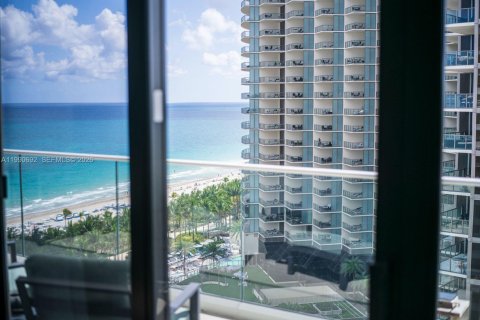 Condo in Bal Harbour, Florida, 2 bedrooms  № 2052145