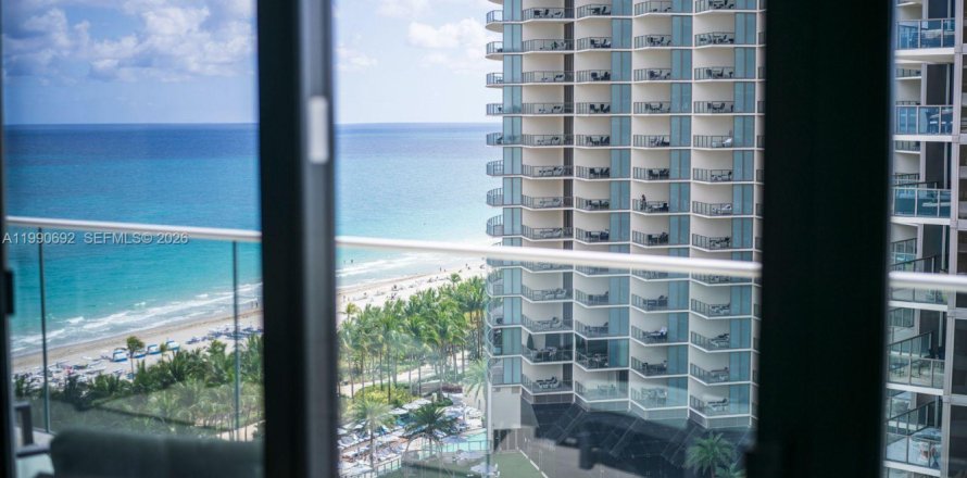 Condo in Bal Harbour, Florida, 2 bedrooms  № 2052145